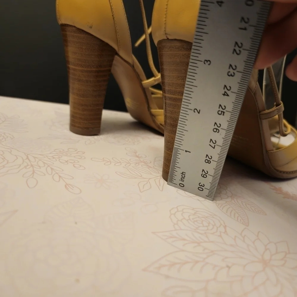 Beautiful leather heels with ankle tie - Picture 8 of 15